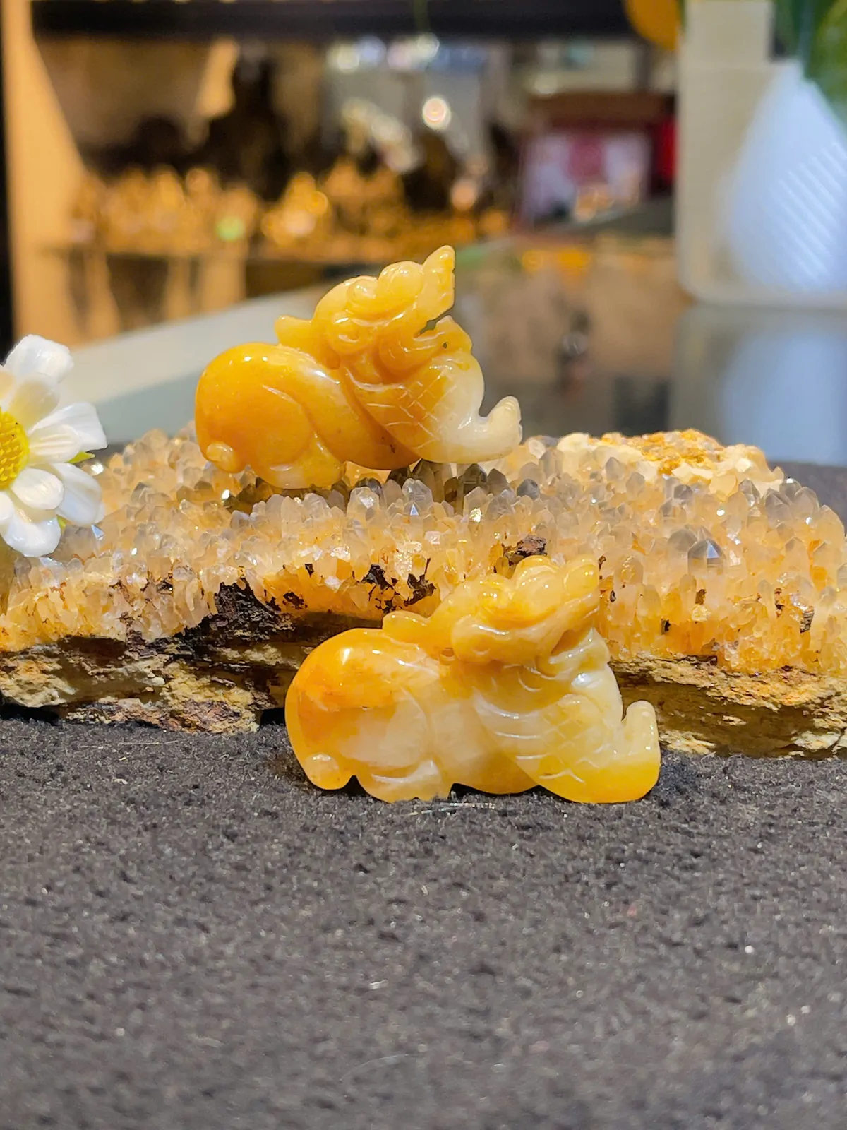 Tỳ hưu đeo cổ đá Hoàng Long đứng lớn S131